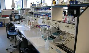 آشنایی با مراحل مختلف سکوبندی آزمایشگاه