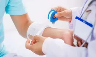 چگونه از زخم‌ خود مراقبت کنیم؟
