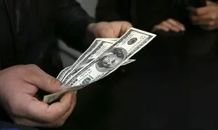 قیمت دلار 400 تومان گران شد