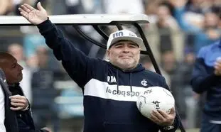 مارادونا با خرید کدام خودرو الگوی مایکل جکسون شد؟