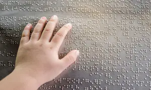 خدمت ویژه بانک ملی برای نابینایان