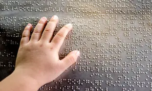 خدمت ویژه بانک ملی برای نابینایان