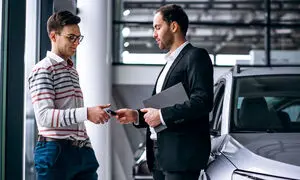 اهمیت بیمه و تعهدات در اجاره خودرو؛ آنچه هر مشتری قبل از امضا باید بداند
