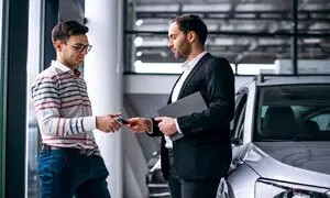 اهمیت بیمه و تعهدات در اجاره خودرو؛ آنچه هر مشتری قبل از امضا باید بداند