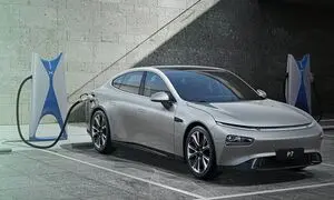 رونمایی ایکس موتورز از یک MPV لوکس در نمایشگاه خودرو تهران