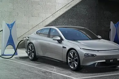 رونمایی ایکس موتورز از یک MPV لوکس در نمایشگاه خودرو تهران