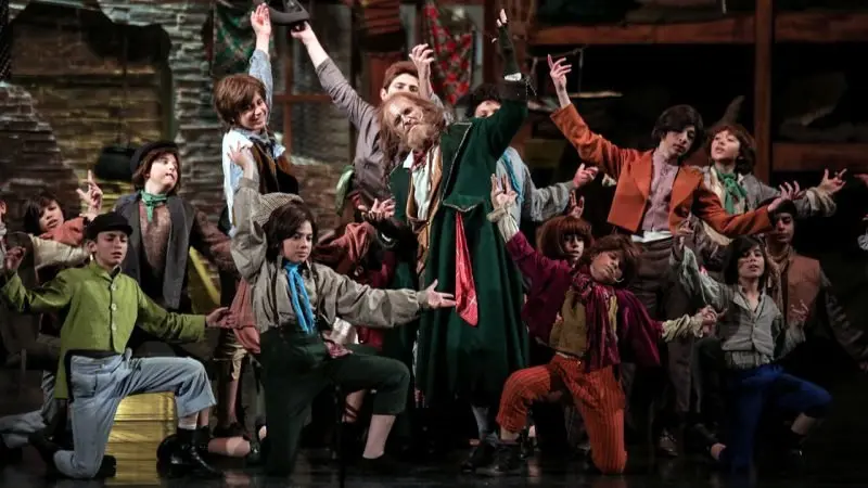 الگادو از نمایش «الیور توئیست» حمایت می کند