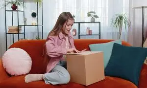 آشنایی کودکان تیپاکس با نحوه ارسال بسته‌ها