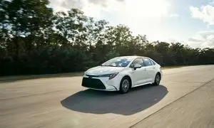 تویوتا لوین بهترین انتخاب بازار است؟