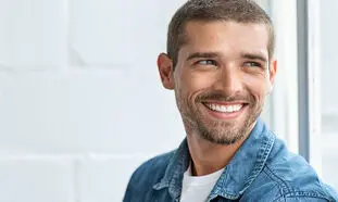 ایمپلنت دندان در زیبایی چهره چه تاثیری دارد؟  