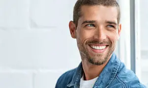 ایمپلنت دندان در زیبایی چهره چه تاثیری دارد؟  