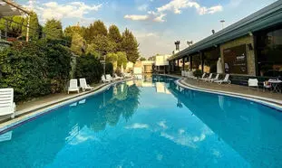 چگونه بلیط استخرهای روباز تهران را با تخفیف بخریم؟