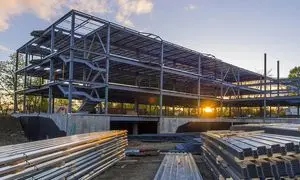 جنگ ورق گالوانیزه داخلی و وارداتی؛ کدام برای پروژه شما مقرون به صرفه‌تر است؟	