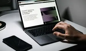 تحلیل کامنت‌های بازار از طریق هوش مصنوعی با ماهی ۱۵ دلار