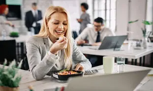 افزایش نشاط و بهره‌ وری پرسنل با میان‌ وعده‌ های مقوی و خوشمزه حلوالند