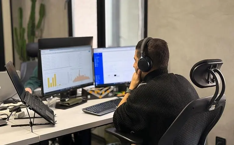 ابرناک به نمایشگاه کار پیوست