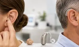 سمعک داخل گوشی بهتر است یا پشت گوشی؟
