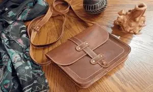 راهنمای انتخاب کیف چرم مردانه؛ چه نکاتی را هنگام خرید بدانیم؟