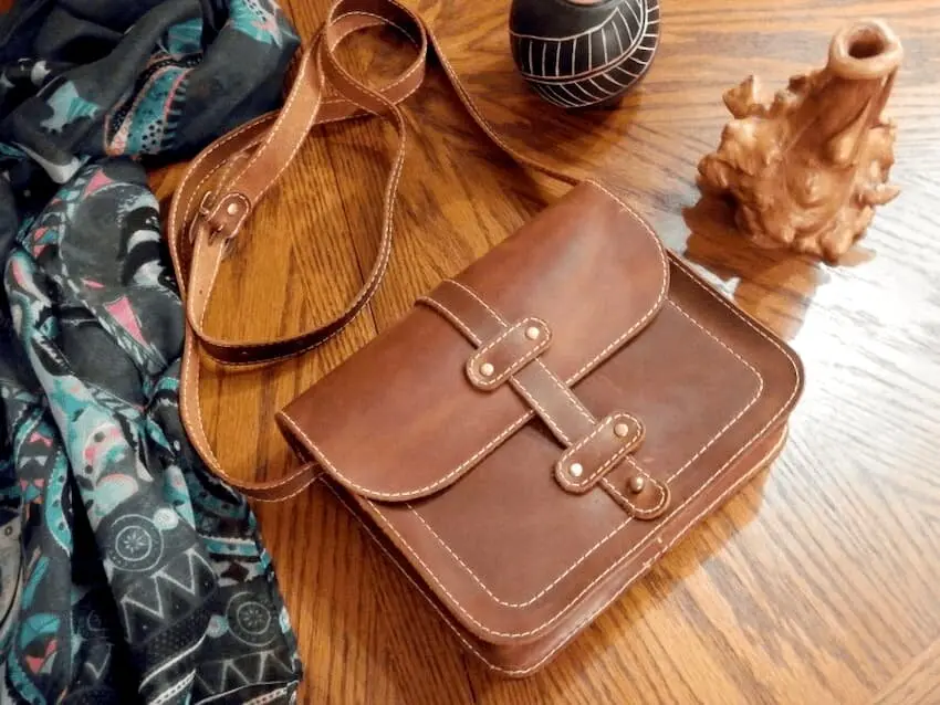 راهنمای انتخاب کیف چرم مردانه؛ چه نکاتی را هنگام خرید بدانیم؟