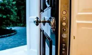 4 دلیل مهم برای خرید درب ضدسرقت 