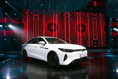 ورود رسمی آریزو ۸ هیبرید به ایران؛ سدان لوکس فونیکس با قیمت ۴ میلیارد تومان