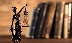 کشتن «عدالت» ساده‌ترین انتخاب است / نگاهی دیگر به «کشتن مرغ مینا»