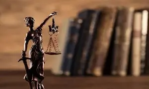 کشتن «عدالت» ساده‌ترین انتخاب است / نگاهی دیگر به «کشتن مرغ مینا»