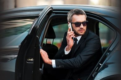 اجاره خودرو با راننده یا بدون راننده؟ کدام برای قرارهای کاری در تهران مناسب تر است؟