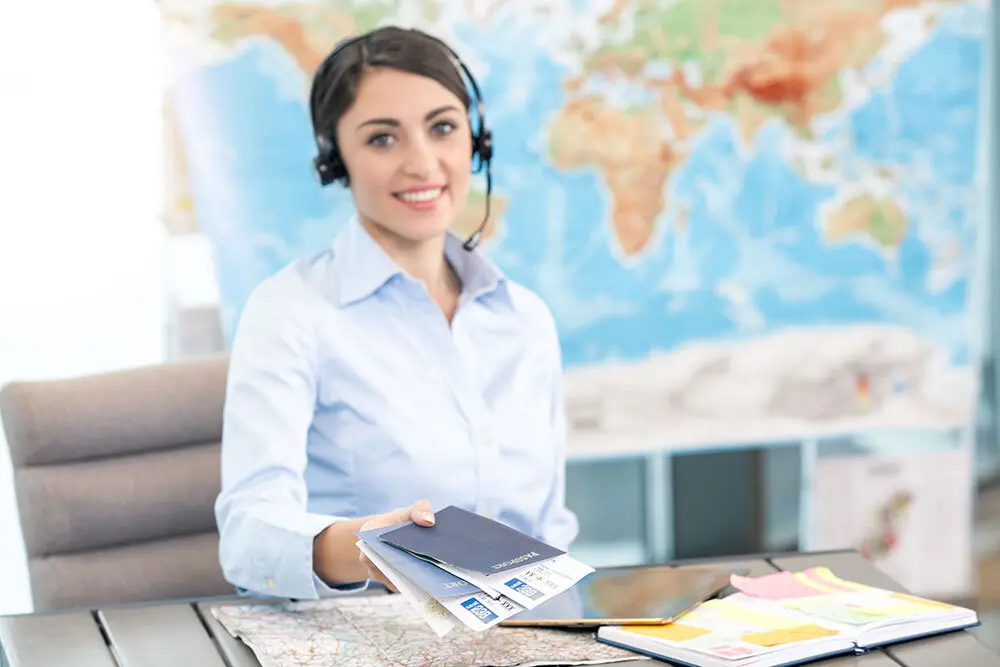چگونه از یک دفتر هواپیمایی در شیراز بلیط ارزان تهیه کنیم؟