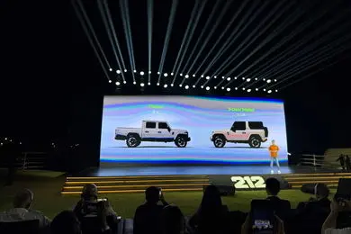 حضور ایلیا در گردهمایی نمایندگان خودرو ۲۱۲ در دوبی