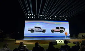 حضور ایلیا در گردهمایی نمایندگان خودرو ۲۱۲ در دوبی