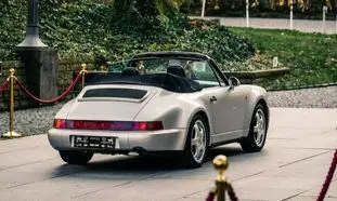 پورشه 911 مارادونا چند فروش می رود؟