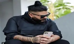 ساسی مانکن با ضد حمله «خجالت بکش» معترضان مواجه شد + جزئیات