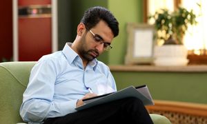 آذری جهرمی در اینستاگرام کتاب هدیه می‌دهد