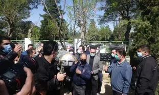 پدر آزاده نامداری زندگی نامه دخترش را می‌نویسد
