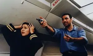 ۴ هواپیماربا فیلم ارتفاع پست از زندان آزاد شدند