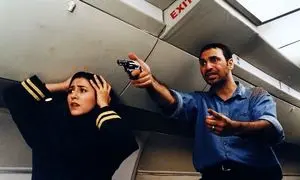 ۴ هواپیماربا فیلم ارتفاع پست از زندان آزاد شدند