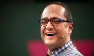 چرا خنده‌های رامبد جوان تصنعی و ساختگی است؟