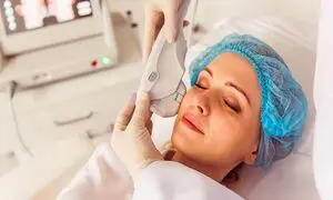 جوانسازی پوست در اصفهان با روش‌ های غیرجراحی / از هایفوتراپی تا تزریق ژل