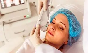 جوانسازی پوست در اصفهان با روش‌ های غیرجراحی / از هایفوتراپی تا تزریق ژل