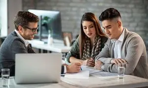 بیمه رازی در تلاش برای جلب رضایت شبکه فروش