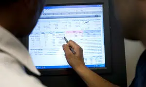 نوسانات ادامه دار بازار بورس