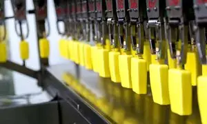 دومینو درباره ویدئوی چسب زخم قول پیگیری داد