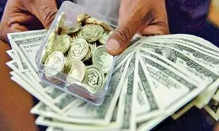 اثر قیمت دلار بر بازار طلا و سکه