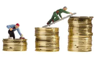 افزایش حداقل دستمزد کارگران : 225 هزار تومان یا ۱.۳ میلیون تومان؟