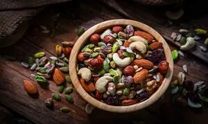 کدام خشکبارها برای میان‌وعده سالم جایگزین بهتری برای تنقلات هستند؟