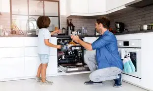 ماشین ظرفشویی بخریم یا نه؟ تصمیم بین راحتی و هزینه