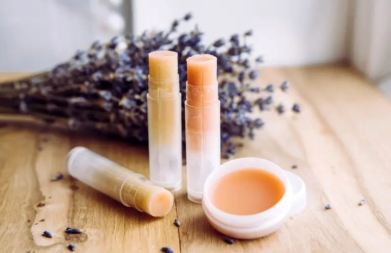 سه بالم لب با رایحه دلنشین برای محافظب از پوست لب