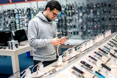 افتتاح شوروم کالای دیجیتال موبایل 140 