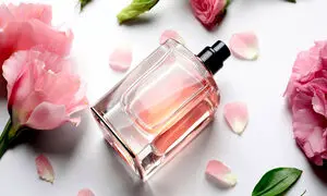 پیشنهاد ویژه روژا شاپ برای خرید عطر روز مادر در بلک فرایدی ۱۴۰۴